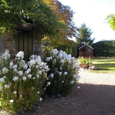 Holiday home Campagnard Avec Poele, Jardin Clos Et Wifi - Fr-1-496-113 Notre-Dame-de-Boisset